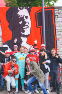Ein Moment, an dem in all dem Jubel doch ein paar Tränen flossen: Niklas Wollert nach seinem letzten Pflichtspiel für Lichtenberg 47. 