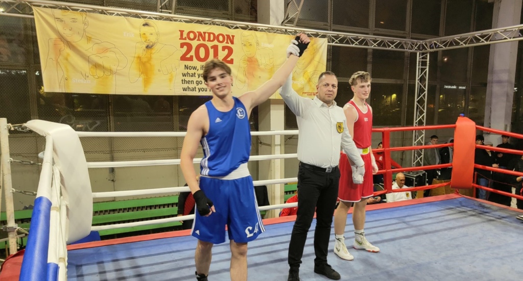 Alihan Zubiraev gewinnt beim Lichtenberger Boxabend