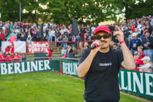 Pankows tappendes Aushängeschild S.3000 bei der Halbzeitshow im Zoschke.